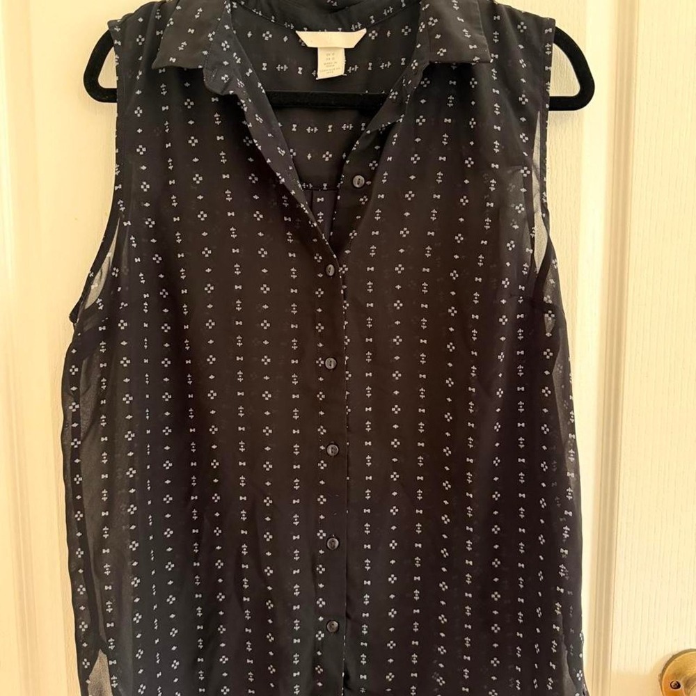 HM Womens Sleeveless Sheer Button Up Blouse Navy Blue Micro Pattern Size 12